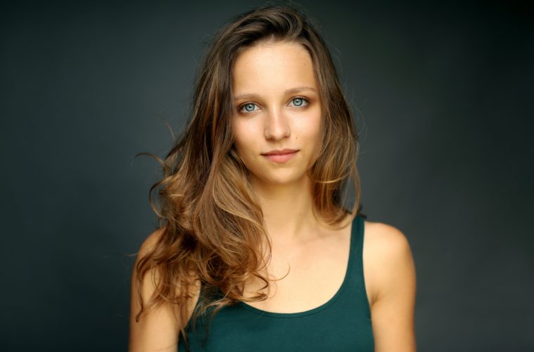 Molly Windsor, traces, three girls