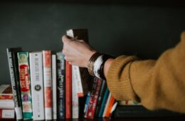 12 Best Self-Help Books for Students: Improve Your Mindset