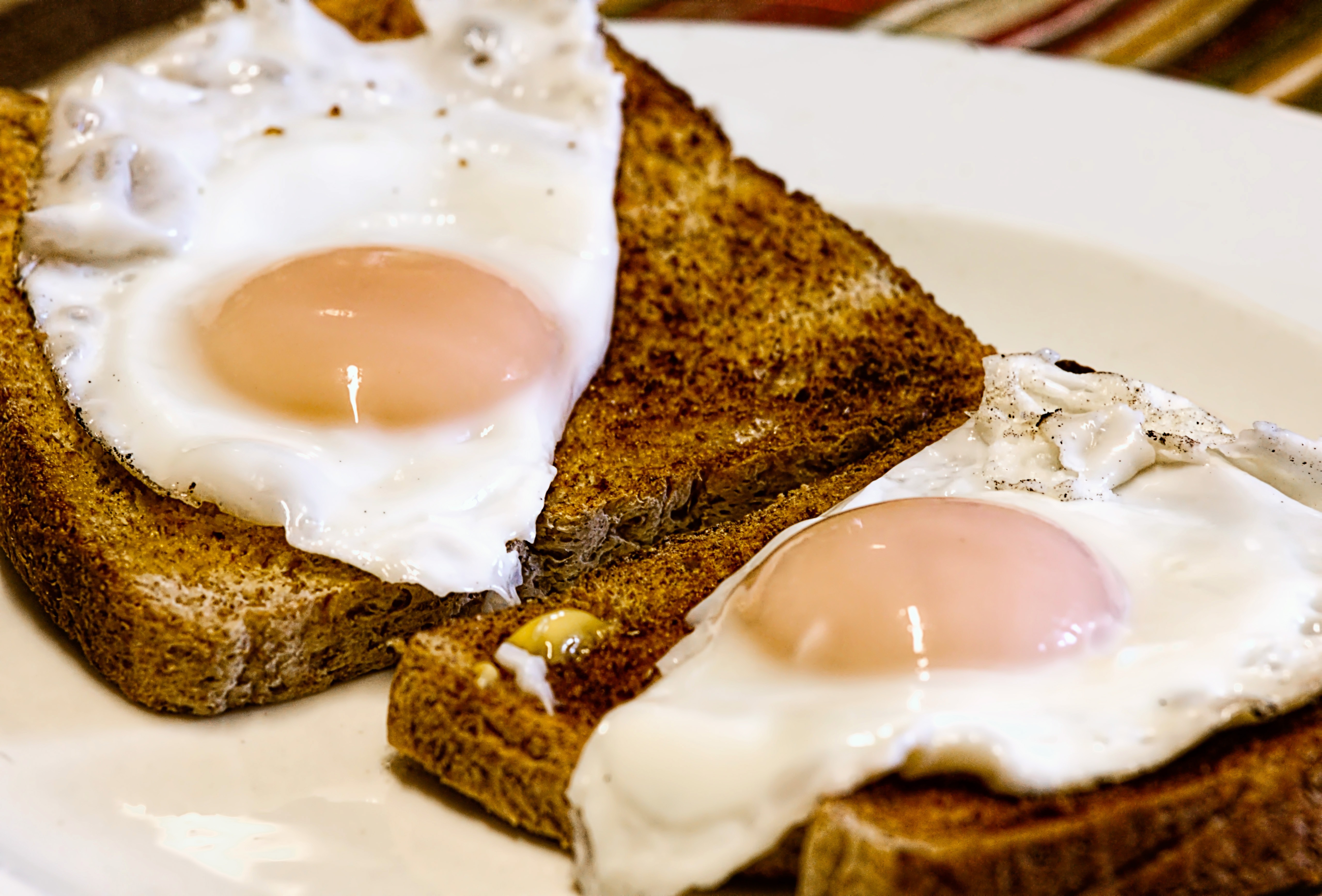 fried-eggs-breakfast-toast-food-50600